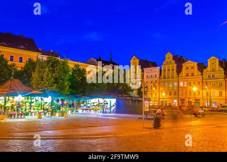 Nachtansicht des Platzes Plac Solny im Zentrum von Breslau, Polen Stockfoto