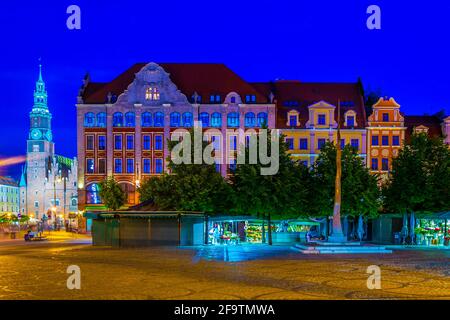 Nachtansicht des Platzes Plac Solny im Zentrum von Breslau, Polen Stockfoto