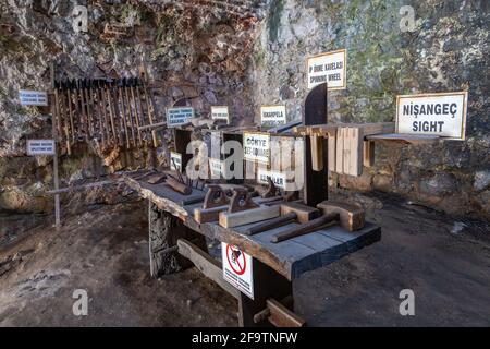 Innenansicht der alten Werft in der Burg von Alanya in Alanya, Antalya, Türkei am 3. April 2021. Stockfoto