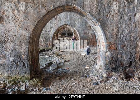 Innenansicht der alten Werft in der Burg von Alanya in Alanya, Antalya, Türkei am 3. April 2021. Stockfoto