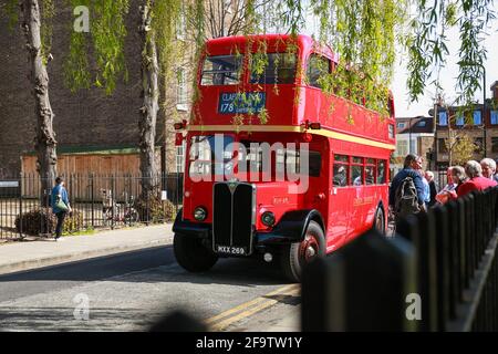 London, Großbritannien. 18. April 2021. Event LT RLHs 50 Jahre später - Vintage Doppeldeckelbus in Clapton. Quelle: Waldemar Sikora Stockfoto