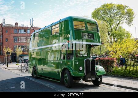 London, Großbritannien. 18. April 2021. Event LT RLHs 50 Jahre später - Vintage Doppeldeckelbus in Clapton. Quelle: Waldemar Sikora Stockfoto