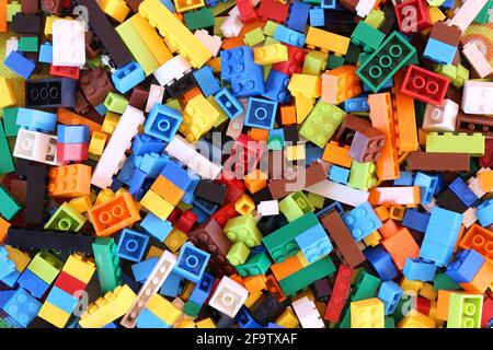 Bunte Plastikwürfel Puzzle Hintergrund für Design in Ihrer Arbeit. Stockfoto