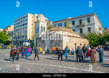 ATHEN, GRIECHENLAND, 10. DEZEMBER 2015: Die Kirche der Heiligen Maria Pantanassa, die sich auf dem Monastiraki Platz befindet, war als großes Kloster bekannt, später als monastir Stockfoto