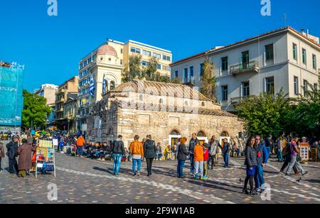 ATHEN, GRIECHENLAND, 10. DEZEMBER 2015: Die Kirche der Heiligen Maria Pantanassa, die sich auf dem Monastiraki Platz befindet, war als großes Kloster bekannt, später als monastir Stockfoto