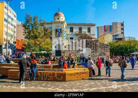 ATHEN, GRIECHENLAND, 10. DEZEMBER 2015: Die Kirche der Heiligen Maria Pantanassa, die sich auf dem Monastiraki Platz befindet, war als großes Kloster bekannt, später als monastir Stockfoto