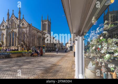 Blick auf die St. Michael's Church auf der High Street, Stamford, South Kesteven, Lincolnshire, England, Vereinigtes Königreich, Europa Stockfoto