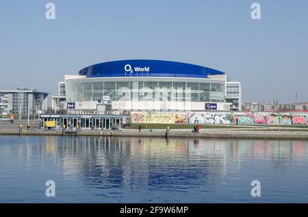 BERLIN, 12. MÄRZ 2015: Blick auf die o2 World Arena in berlin. Stockfoto