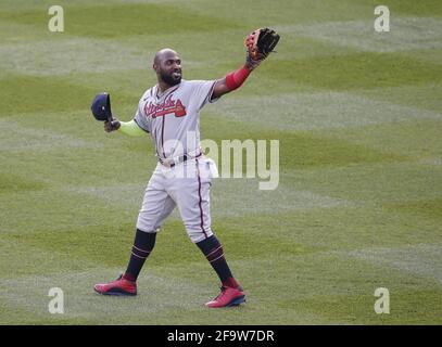 Bronx, Usa. April 2021. Atlanta Braves Marcell Ozuna reagiert am Dienstag, den 20. April 2021 in New York City auf die Fans im ersten Inning gegen die New York Yankees im Yankee Stadium. Foto von John Angelillo/UPI Credit: UPI/Alamy Live News Stockfoto