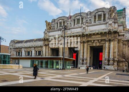 MAILAND, ITALIEN, 13. MÄRZ 2016: Blick auf den bahnhof milano centrale, italien. Stockfoto