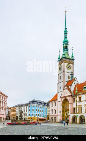 OLOMOUC, TSCHECHISCHE REPUBLIK, 16. APRIL 2016: Ansicht des Rathauses der tschechischen Stadt Olomouc. Stockfoto