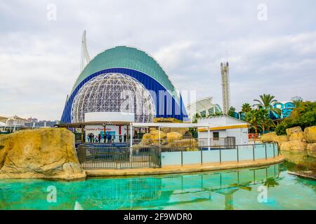 VALENCIA, SPANIEN, 31. DEZEMBER 2015: L'Oceanographic Centre. Das Aquarium in der Stadt der Künste und Wissenschaften in valencia zieht Hundert Besucher an Stockfoto