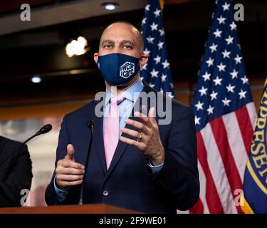 Washington, DC, USA. April 2021. 20. April 2021 - Washington, DC, USA: Der US-Repräsentant HAKEEM JEFFRIES (D-NY) spricht auf einer Pressekonferenz des demokratischen Parlaments. Quelle: Michael Brochstein/ZUMA Wire/Alamy Live News Stockfoto