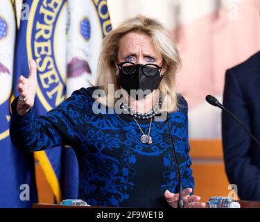 Washington, DC, USA. April 2021. 20. April 2021 - Washington, DC, Vereinigte Staaten: US-Vertreterin DEBBIE DINGELL (D-MI) spricht auf einer Pressekonferenz des demokratischen Parlaments. Quelle: Michael Brochstein/ZUMA Wire/Alamy Live News Stockfoto