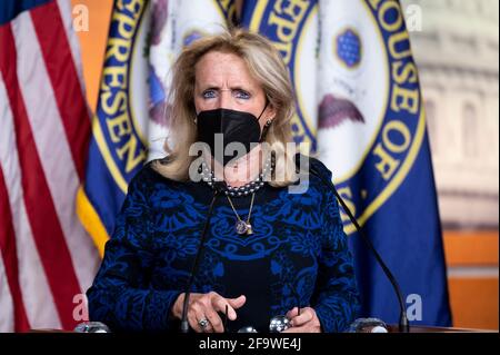 Washington, DC, USA. April 2021. 20. April 2021 - Washington, DC, Vereinigte Staaten: US-Vertreterin DEBBIE DINGELL (D-MI) spricht auf einer Pressekonferenz des demokratischen Parlaments. Quelle: Michael Brochstein/ZUMA Wire/Alamy Live News Stockfoto