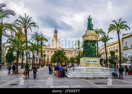CDIZ, SPANIEN, 6. JANUAR 2016: Blick auf das Rathaus von cdiz auf dem Platz des heiligen johannes von gott Stockfoto