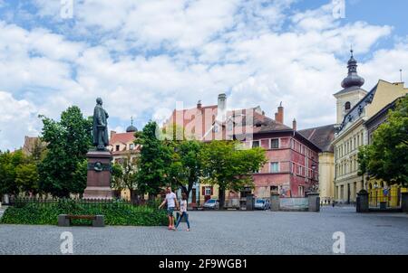 SIBIU, RUMÄNIEN, 5. JULI 2015: Blick auf den Haupthof der lutherischen Kathedrale santa maria im rumänischen sibiu Stockfoto