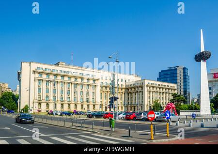 BUKAREST, RUMÄNIEN, 11. JULI 2015: Platz der Revolution in Bukarest, Rumänien. Dies Ist Einer Der Wichtigsten Plätze In Zentral-Bukarest, Wo Viele Stockfoto