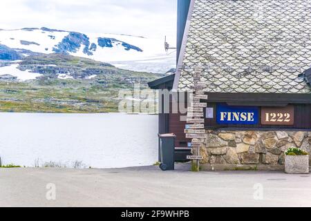 BERGEN, NORWEGEN, 23. AUGUST 2016: Blick auf den bahnhof finse in norwegen. Stockfoto