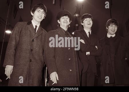Die Beatles im Washington Coliseum am 11. Februar 1964, für ihr erstes Konzert in Amerika, zwei Tage nach ihrem Auftritt auf der Ed Sullivan Show. Im Bild L bis R sind: George Harrison, Ringo Starr, Paul McCartney und John Lennon. (USA) Stockfoto