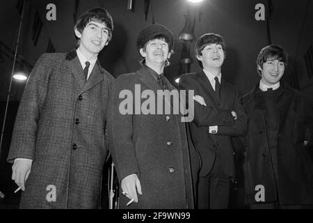 Die Beatles im Washington Coliseum am 11. Februar 1964, für ihr erstes Konzert in Amerika, zwei Tage nach ihrem Auftritt auf der Ed Sullivan Show. Im Bild L bis R sind: George Harrison, Ringo Starr, Paul McCartney und John Lennon. (USA) Stockfoto