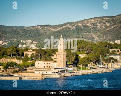 6. März 2020: Palma, Mallorca, Spanien - Far de Portopi oder Porto Pi Leuchtturm, ein Leuchtturm aus dem 17. Jahrhundert und einer der ältesten noch in Betrieb. Stockfoto