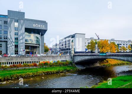 ZÜRICH, SCHWEIZ, 24. OKTOBER 2015: GEBÄUDE DER SIX Swiss Exchange. SIX Swiss Exchange ist die führende Schweizer Börse für den Handel von Aktien, Stockfoto