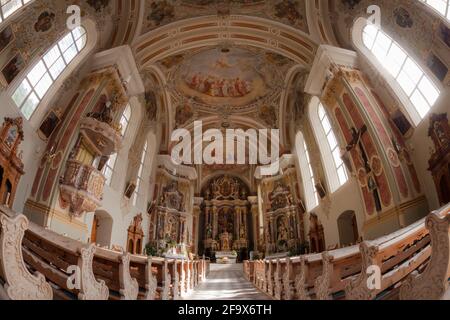 VAL DI FUNES, ITALIEN - 23. SEPTEMBER 2017: Innenansicht der St. Peter Kirche im Val di Funes, der Hauptkirche im Tal Stockfoto