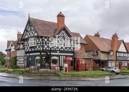 Tea Rooms im Modelldorf Port Sunlight, Wirral, Merseyside, Großbritannien; ursprünglich von Lever Bros für ihre Fabrikarbeiter gebaut. Stockfoto