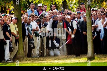 RYDER CUP 2002 BEIM GLOCKENTURM-FINALTAG FASCHH 2 AM 17. WÄHREND SEINES SPIELS MIT AZINGHER 29/9/2002 BILD DAVID ASHDOWN.RYDER CUP GLOCKENTURM 2002 Stockfoto