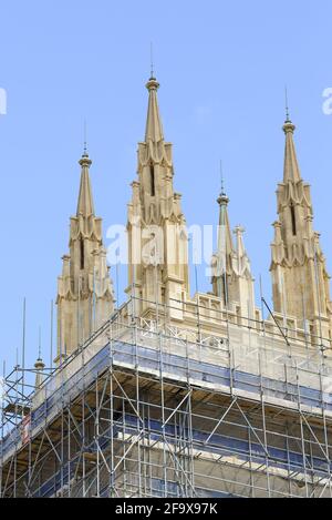 Canterbury, Kent, Großbritannien. Kathedrale von Canterbury: Nach der Reinigung während des fünfjährigen Restaurierungsplans wurden Steinarbeiten aufgedeckt Stockfoto