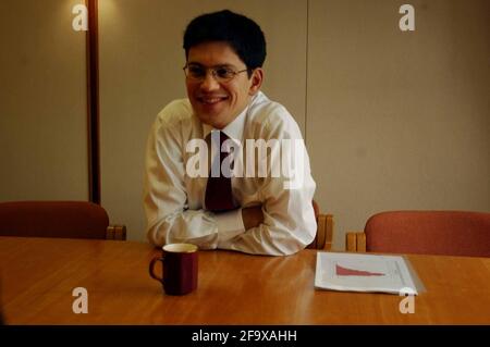 DAVID MILIBAND, 5/8/02 PILSTONdavid milliband Stockfoto