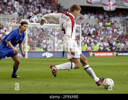 ENGLAND V SLOWAKEI IM RIVERSIDE STADIUM MIDDLESBROUGH STEVEN GERRARD 11/6/2003 BILD DAVID ASHDOWNENGLAND FUSSBALL Stockfoto