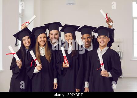 Abschluss von der Universität und feiern Konzept Stockfoto