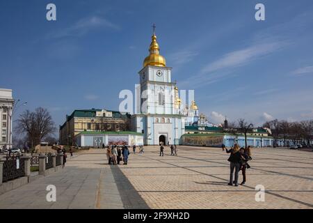 Kiew, Ukraine - 1. April 2021: St. Michaels Golden-Domed-Kloster in Kiew, Ukraine Stockfoto