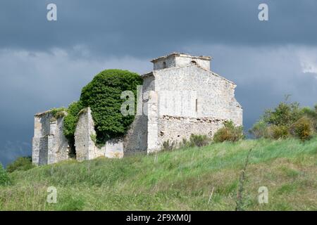 Ruinen der Kirche Santa Maria de la Mota In Spanien Stockfoto