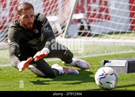 Madrid, Spanien. April 2021. Die Trainingseinheit von Atletico de Madrid, nachdem offiziell bekannt gegeben wurde, dass das Team aus dem Super League-Projekt austrat. Madrid 21. April 2021 Entrenamiento del Atlético de Madrid despues de anunciar oficialmente que abandona el proyecto de la Superliga. Madrid 21 de Abril de 2021 Spieler: Oblak POOL/ Atletico de Madrid/Cordon Presse nur zur redaktionellen Verwendung Kredit: CORDON PRESS/Alamy Live News Stockfoto