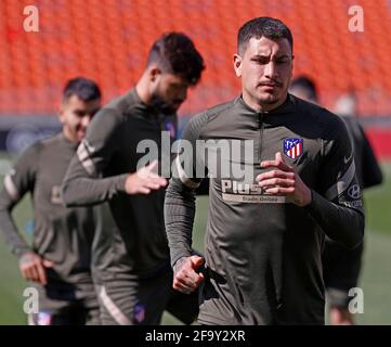 Madrid, Spanien. April 2021. Die Trainingseinheit von Atletico de Madrid, nachdem offiziell bekannt gegeben wurde, dass das Team aus dem Super League-Projekt austrat. Madrid 21. April 2021 Entrenamiento del Atlético de Madrid despues de anunciar oficialmente que abandona el proyecto de la Superliga. Madrid 21 de Abril de 2021 Spieler: Gimenez POOL/ Atletico de Madrid/Cordon Presse nur zur redaktionellen Verwendung Quelle: CORDON PRESS/Alamy Live News Stockfoto