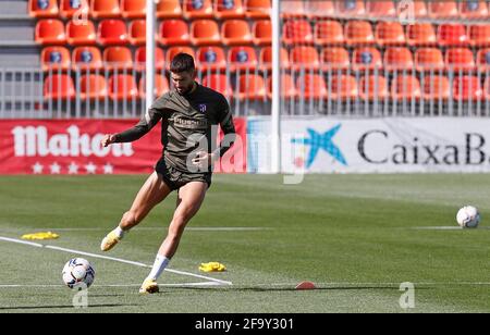 Madrid, Spanien. April 2021. Die Trainingseinheit von Atletico de Madrid, nachdem offiziell bekannt gegeben wurde, dass das Team aus dem Super League-Projekt austrat. Madrid 21. April 2021 Entrenamiento del Atlético de Madrid despues de anunciar oficialmente que abandona el proyecto de la Superliga. Madrid 21 de Abril de 2021 Spieler: Carrasco POOL/ Atletico de Madrid/Cordon Presse nur zur redaktionellen Verwendung Kredit: CORDON PRESS/Alamy Live News Stockfoto