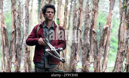 Love and Monsters ist ein amerikanischer Monster-Abenteuerfilm von 2020 unter der Regie von Michael Matthews, bei dem Shawn Levy und Dan Cohen als Produzenten mitarbeiten. Die Stars des Films sind Dylan O'Brien, Jessica Henwick, Dan Ewing, Michael Rooker und Ariana Greenblatt. Dieses Foto ist ausschließlich für redaktionelle Zwecke bestimmt und unterliegt dem Urheberrecht des Filmunternehmens und/oder des Fotografen, der vom Film- oder Produktionsunternehmen beauftragt wurde, und kann nur von Publikationen im Zusammenhang mit der Bewerbung des oben genannten Films reproduziert werden. Eine obligatorische Gutschrift an das Filmunternehmen ist erforderlich. Der Fotograf sollte auch bei Bekanntwerden des Fotos gutgeschrieben werden. Stockfoto