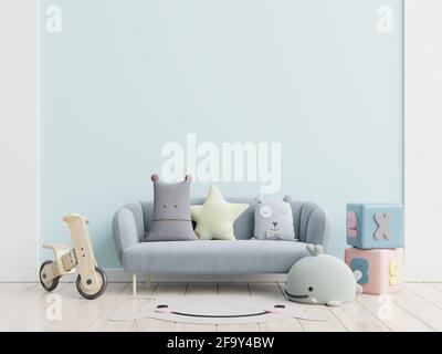 Blaues Sofa und Puppe, niedliche Kissen im eleganten Kinderzimmer mit Mockup Wall.3d-Rendering Stockfoto