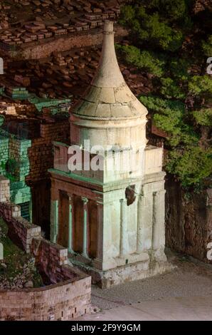 Grab Absaloms in Jerusalem, Israel bei Nacht. Stockfoto