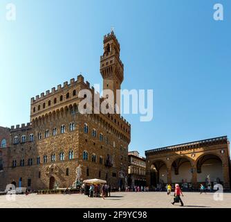 Florenz, Provinz Florenz, Toskana, Italien. Palazzo Vecchio auf der Piazza della Signoria. Im historischen Zentrum von Florenz ist ein UNESCO-Welterbe Stockfoto