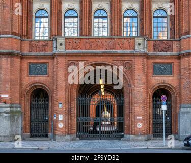 Rotes Rathaus, Rotes Rathaus beherbergt Büros des Bürgermeisters und des Senats des Landes Berlin, historisches rotes Klinkergebäude, Rathausstraße, Mitte, Berlin Stockfoto