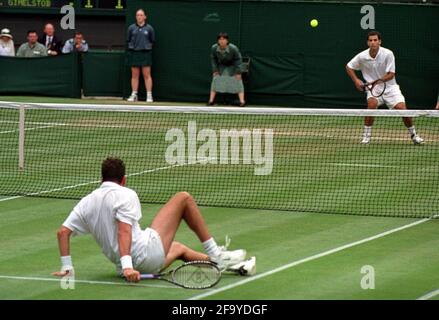 Pete Sampras Wimbledon Tennis Championships Juli 2000 während seines Spiels mit Justin Gimelstob Stockfoto