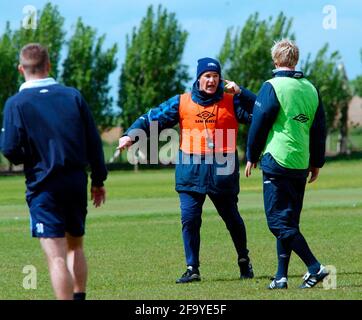 CHELSEA TRAINING FÜR DAS FA CUP FINALE 5/2OO2 BILD DAVID ASHDOWN.FOOTBALL Stockfoto