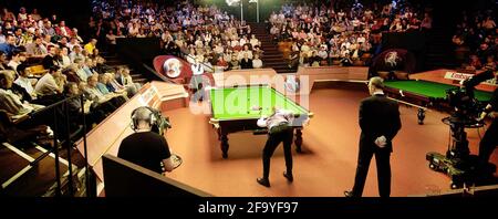 WORLD SNOOKER CHAMPS IN SHEFFIELD 24/4/2003 2. RUNDE STEVEN HENDRY V ZEICHNETE HENRY BILD DAVID ASHDOWN Stockfoto