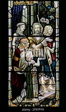Detail eines Buntglasfensters von ward und Hughes, das das Gleichnis von der tugendhaften Frau, All Saints Church, Allesley, Coventry, darstellt Stockfoto