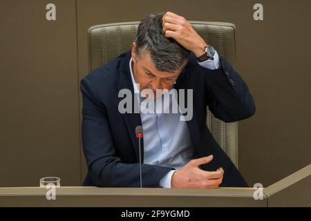 Der flämische Minister für Innenpolitik und Zusammenleben Bart Somers im Bild während einer Plenarsitzung des flämischen Parlaments am Mittwoch in Brüssel Stockfoto