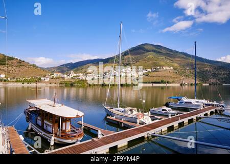 Die kleine Marina von Folgosa do Douro und Covelinhas, am anderen Ufer des Douro Flusses. Ein UNESCO-Weltkulturerbe, Portugal Stockfoto